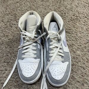 Jordan 1 Mid Wolf Grey Aluminum